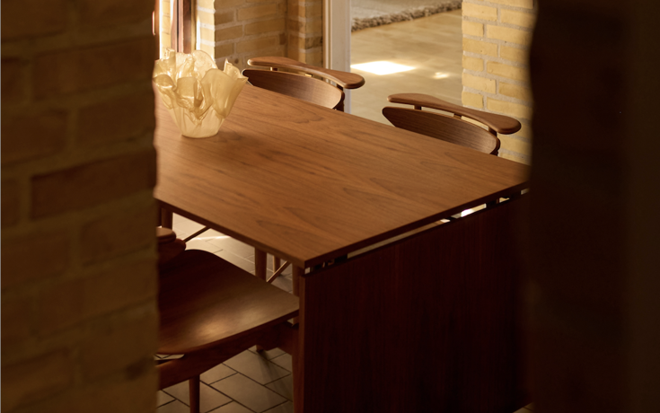 The Nyhavn Dining Table