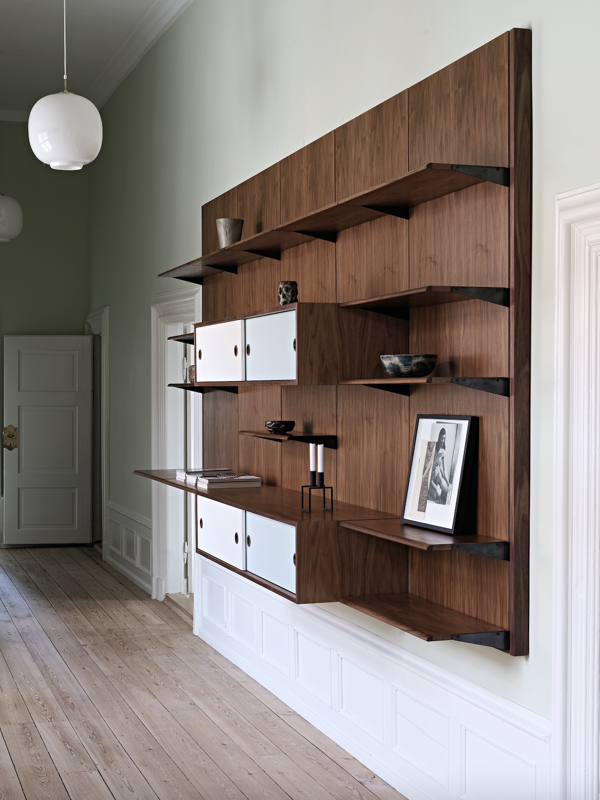 Five panels in walnut with shelves and cupboards.
