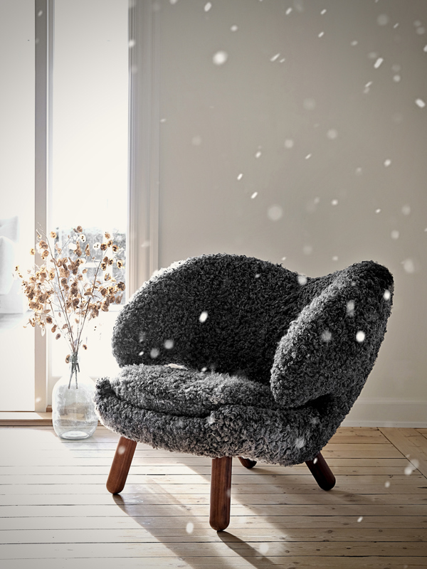 The Pelican Chair with legs in walnut and upholstery in sheepskin from Gotland.
