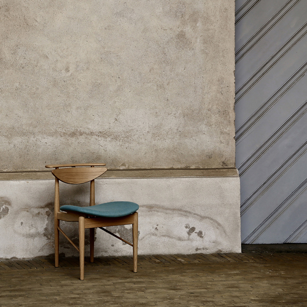 News & Stories | The Reading Chair is Introduced in New Materials