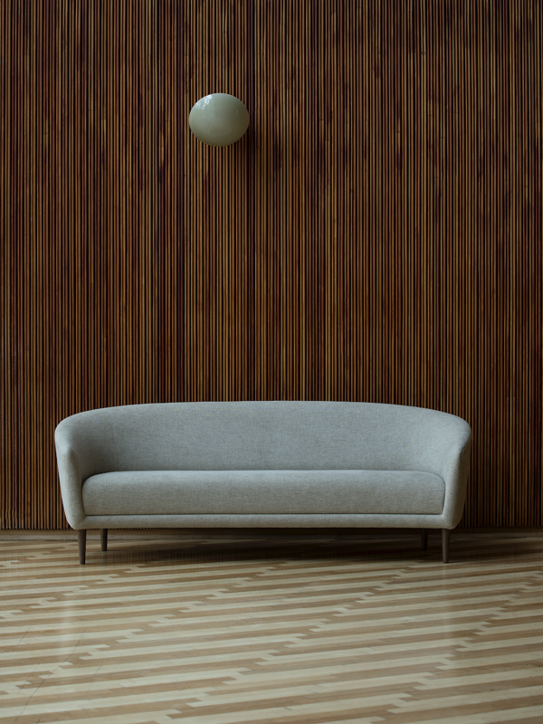 The Little Mother Sofa with walnut legs and 'Clay' upholstery in the colour '011'.