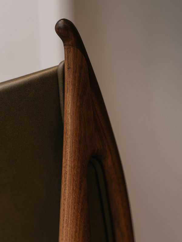 The Chieftain Chair with 'Imperia' leather upholstery in the color 'Army'. 