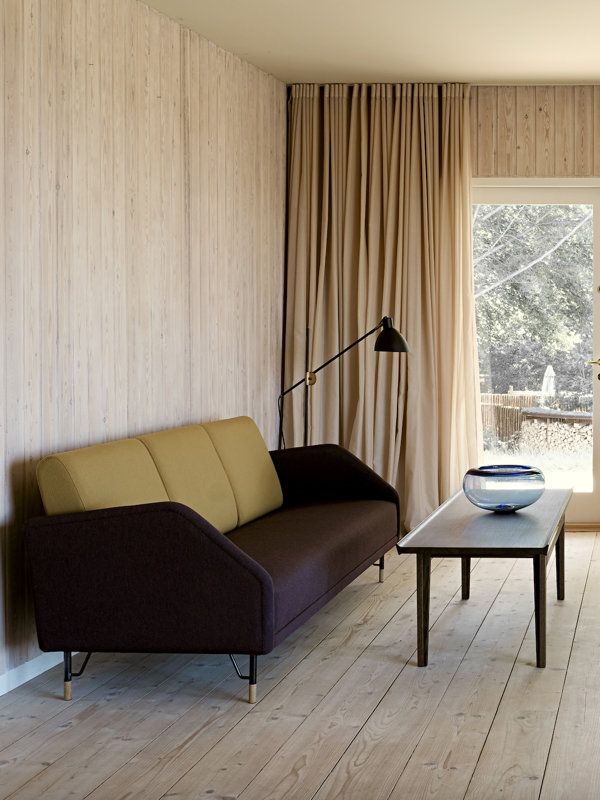 The 500 Table in walnut paired with the 77-sofa.