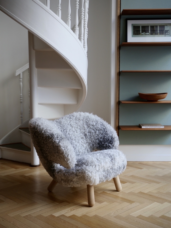 The Pelican Chair with legs in oak (clear oil) and upholstery in sheepskin from Gotland.