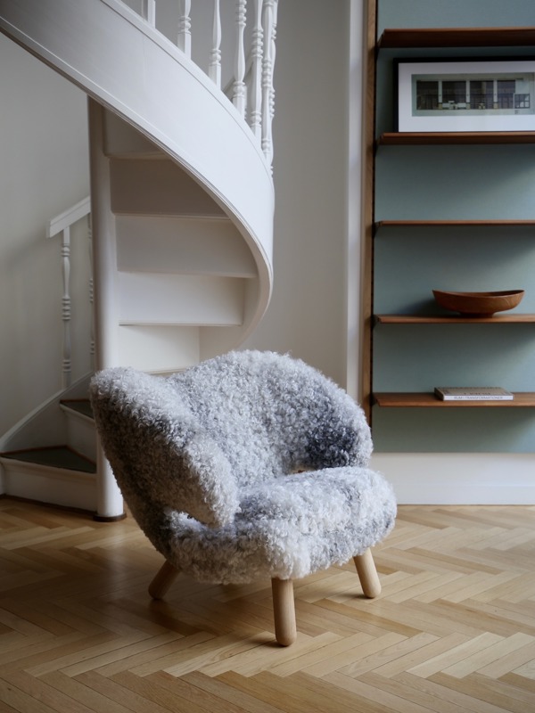 The Pelican Chair with legs in oak (clear oil) and upholstery in sheepskin from Gotland.