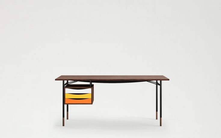 The Nyhavn Desk w/ Tray Unit