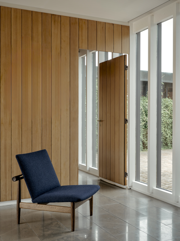 The Japan Chair in walnut with 'Blans' upholstery in the color '01-141'.