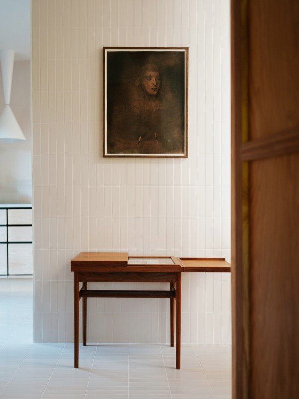 The Art Collector's Table in walnut with the tabletop half open.
