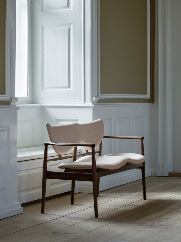 The 48 Sofa Bench in walnut upholstered in 'Vegetal' leather in the colour '90'.