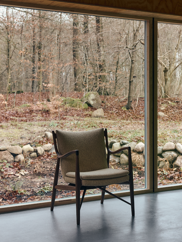 The 45 Chair in walnut with 'Nalia' upholstery in the colour '0430'. Photo: Elisabeth Heltoft for Sahco