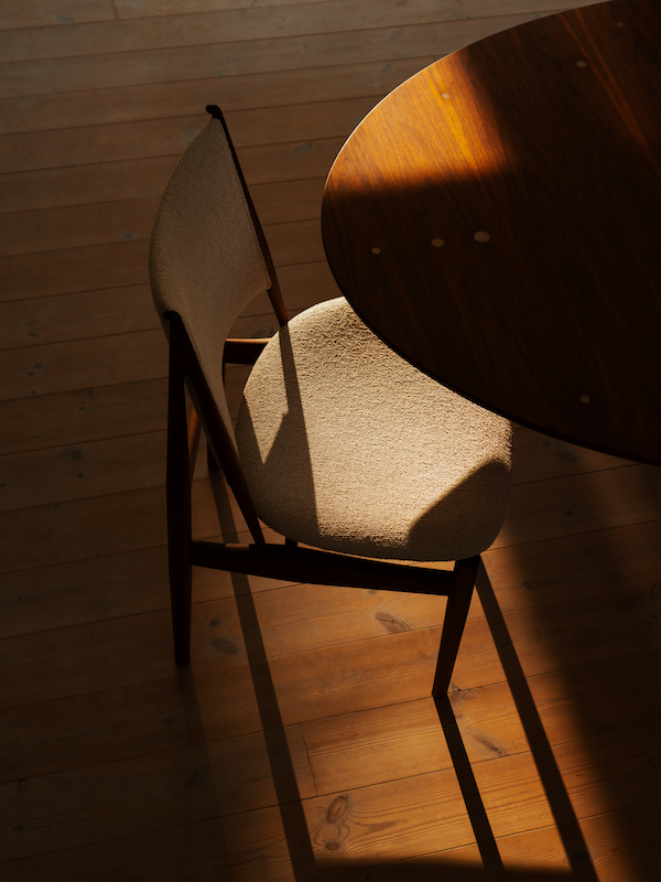 The Egyptian Chair in walnut with 'Moss' upholstery in the colour '0004'.